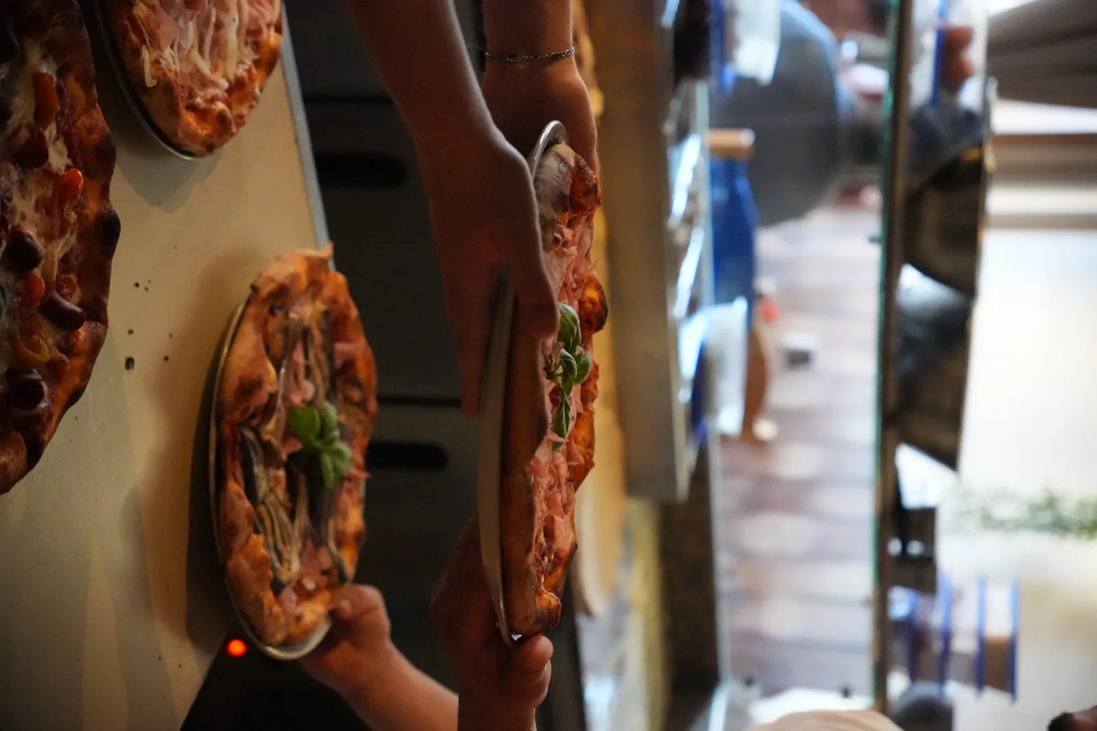 En cuisine — La Piazzetta, restaurant italien à Dour